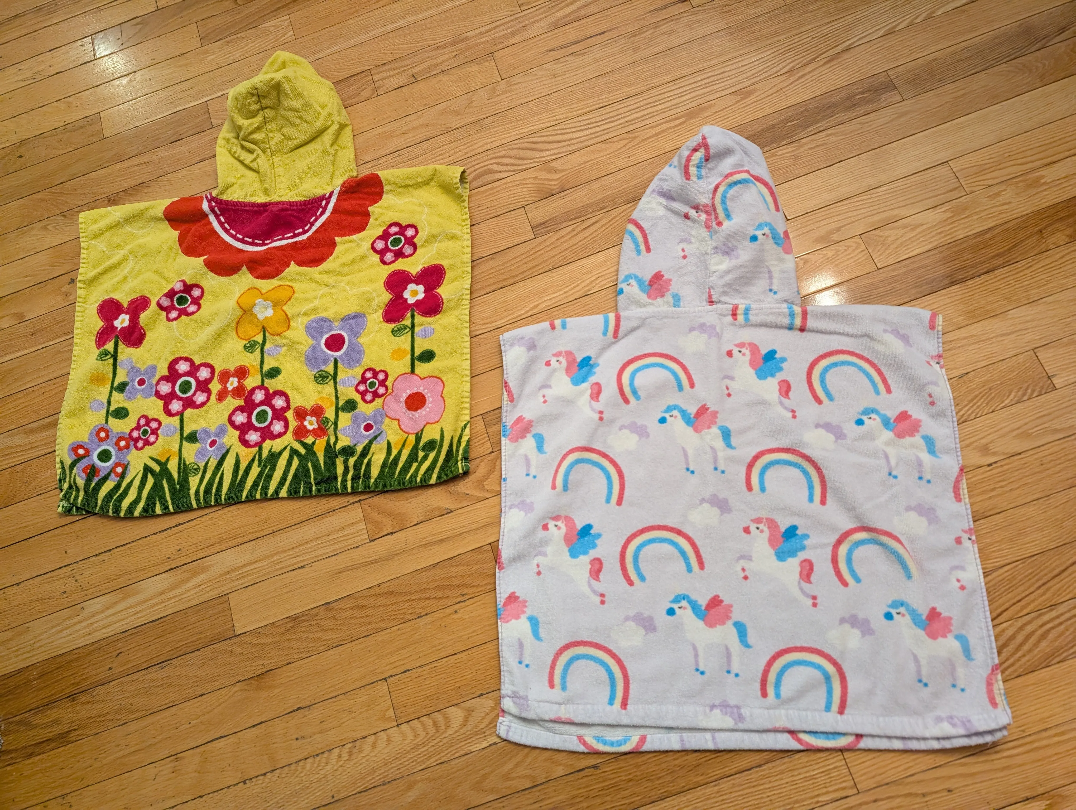 2 hooded toddler beach towels