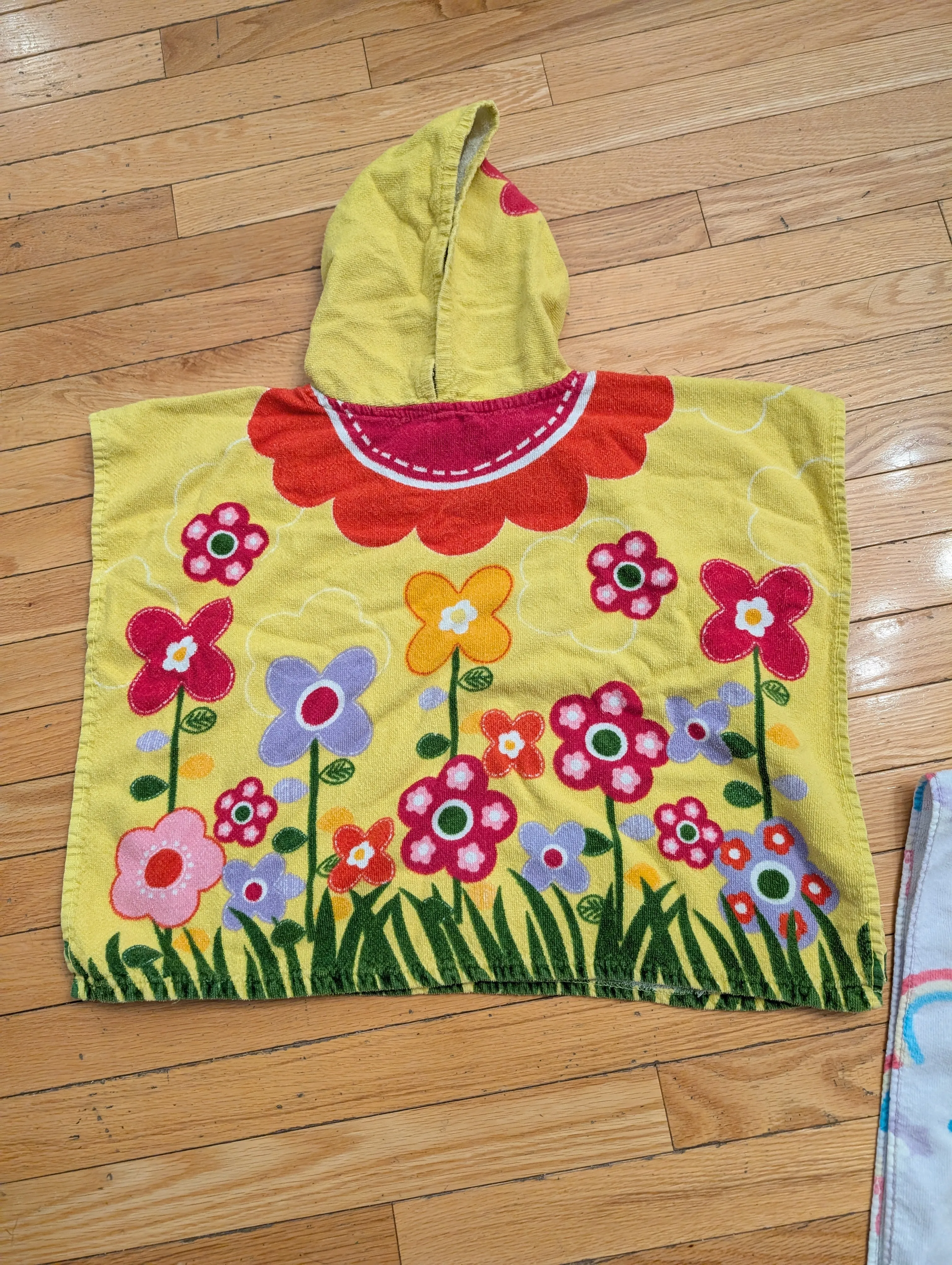 2 hooded toddler beach towels