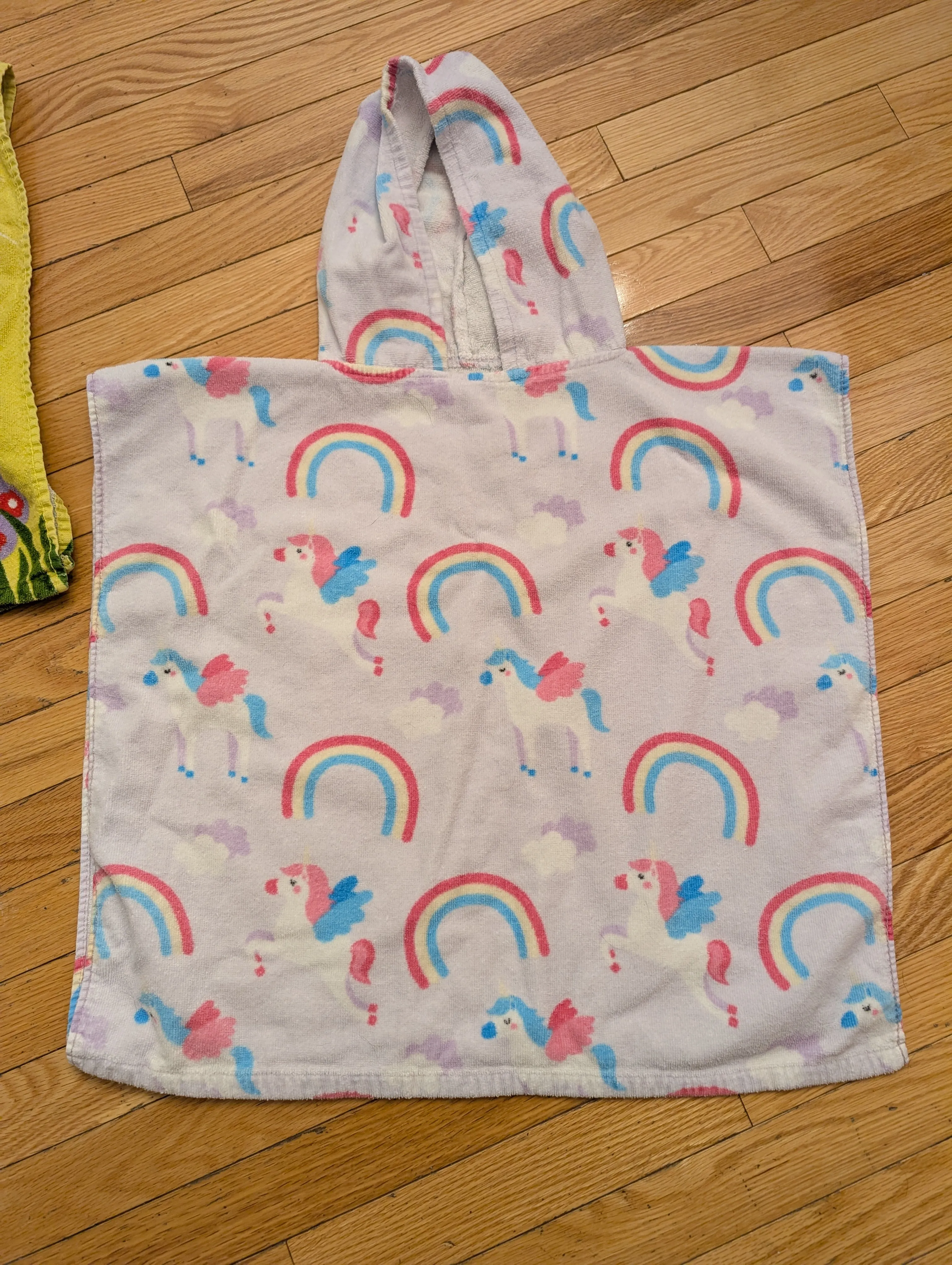 2 hooded toddler beach towels