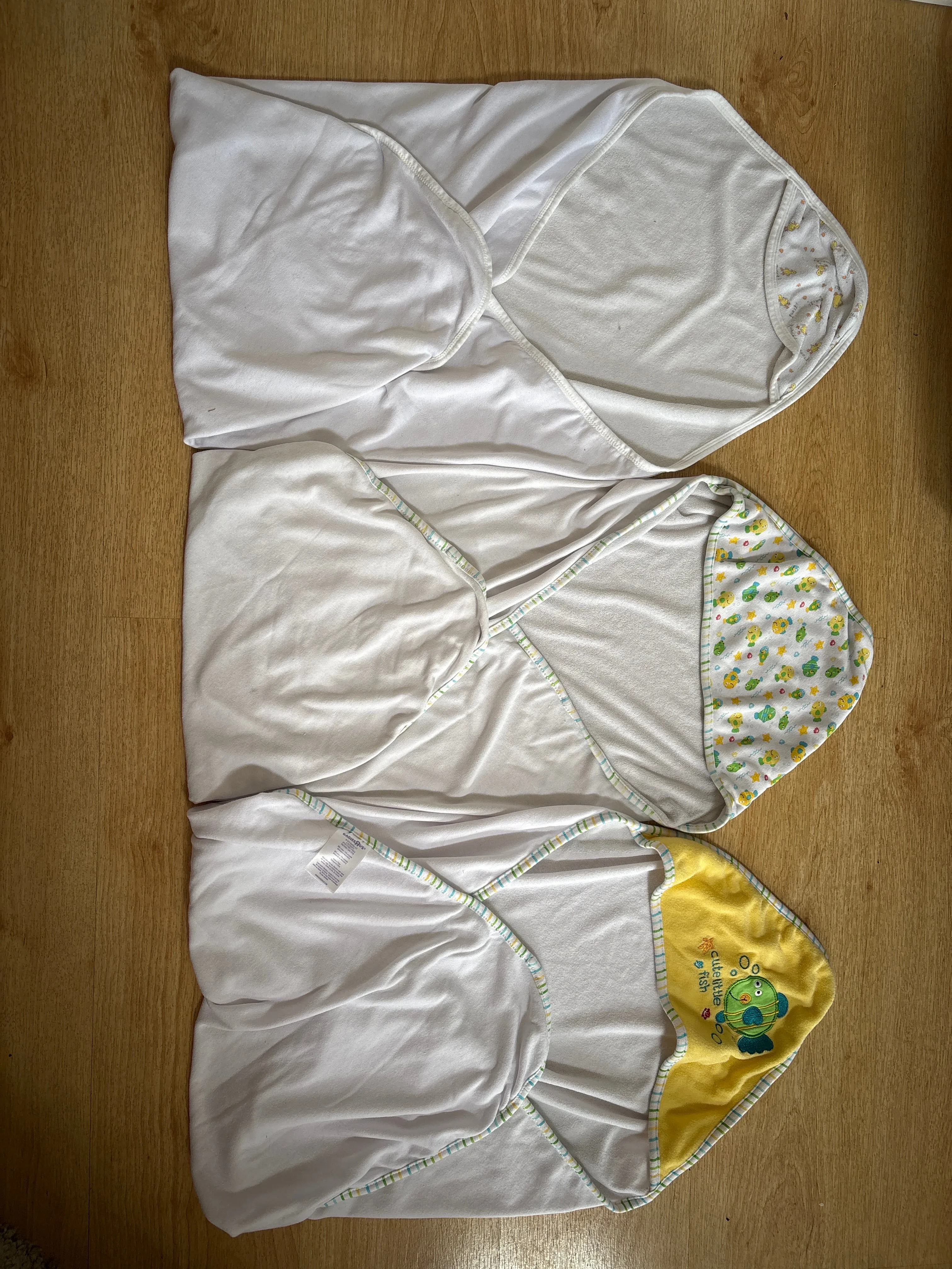 3 hooded towels